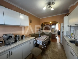 COMISION 0 - Apartament cu 4 camere 2 bai pivnta si balcon Cisnadie - imagine 16