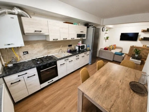 Apartament 3 camere, 62mp, 2 garaje, balcon 12mp, zona Sesul de Sus - imagine 2