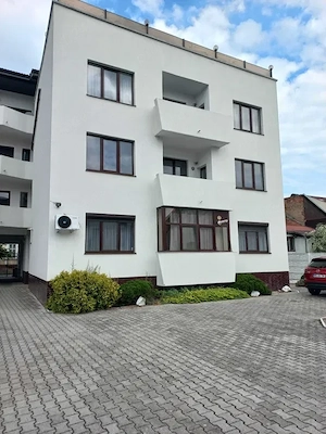 Apartament in asociatie, 2 camere, 70 mp utili, cu parcare in curte interioara, zona centrala
