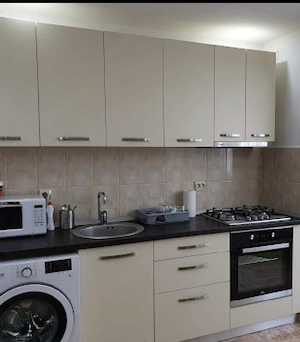Inchiriez apartament 2 camere,etaj 3 Scoala de Inot