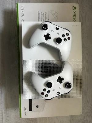 Xbox One S 1TB + 2 controllere