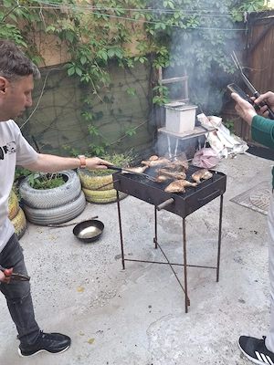 Inchiriez s-au vind casa, centru istoric ,4 cam.2 bucatarii .2 bai +un wc serviciu.practic 2 ap.  - imagine 4