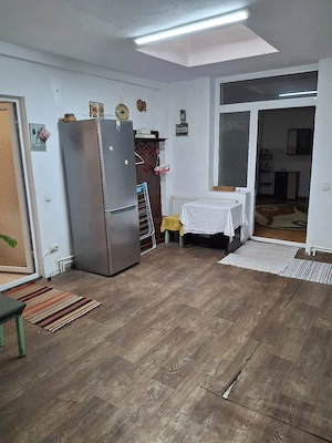 Inchiriez s-au vind casa, centru istoric ,4 cam.2 bucatarii .2 bai +un wc serviciu.practic 2 ap.  - imagine 3