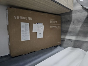 Vând tv Samsung nou..