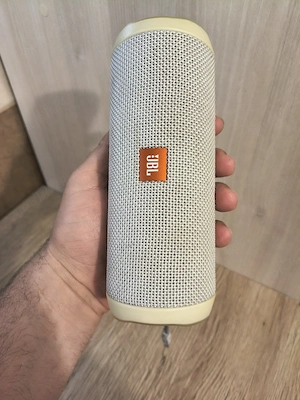 JBL Flip 4 - Stare foarte bună      baterie noua