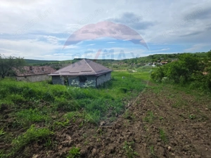 Casă la roșu cu teren mare, cadru natural deosebit Iernut-Mures - imagine 5