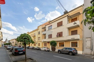 Apartament cu 4 camere de vânzare în zona Ultracentral