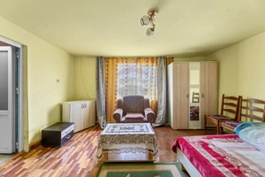 Casa compusa din doua corpuri in aceeasi curte - imagine 3