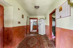 Casa compusa din doua corpuri in aceeasi curte - imagine 12