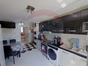 Apartament cu 4 camere de vânzare - imagine 2