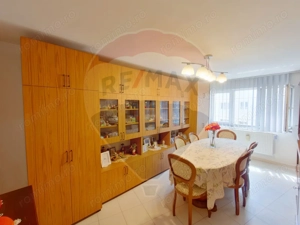 Apartament cu 4 camere de vânzare