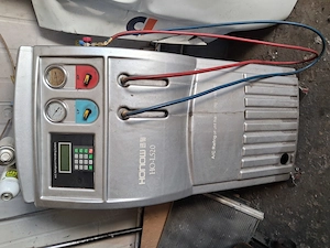Vand toata dotarea unui service auto autorizat Rar