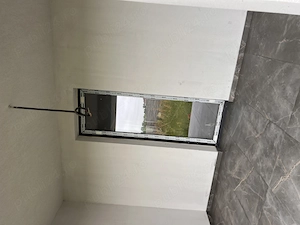  De vânzare 2 uși exterior termopan Rehau cu rulouri incluse 