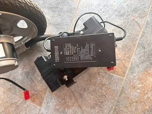 Scaun cu rotile electric 