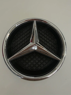 Emblemă grilă față Mercedes OEM A0008880060 W205 W176 CLA GLA GLK