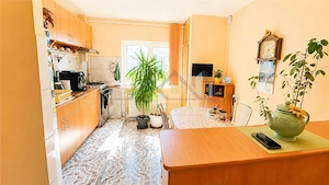 Apartament 3 camere decomandat,2 bai,etaj 5 8 78 mp 2 balcoane, zona Vlahuta Gemenii - imagine 2