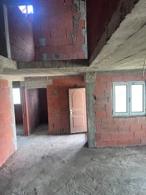 Casa de vanzare la rosu, 240 mp, zona Aeroport  - imagine 2