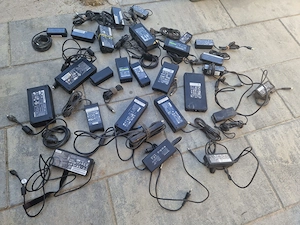 Lot incarcatoare laptopi toshiba,dell, lenovo,hp,asus