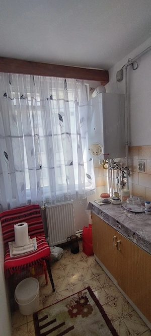 Garsinieră centru bloc cu apartamente decomandată - imagine 2