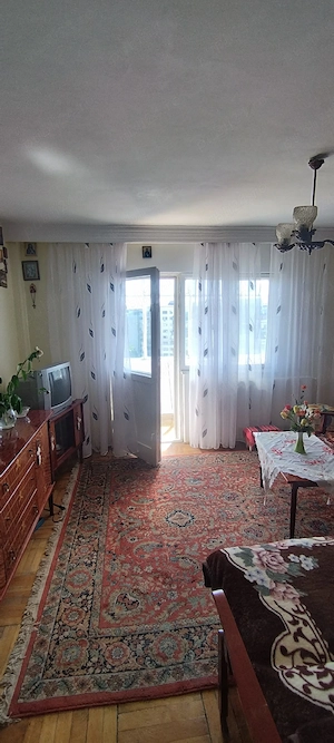 Garsinieră centru bloc cu apartamente decomandată - imagine 4