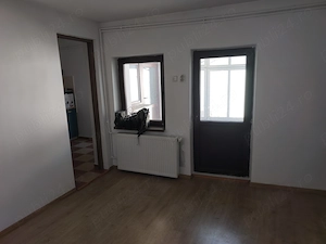 Casa locuibila imediat, centrala gaz, teren si curte proprie   zona buna - birou - imagine 7