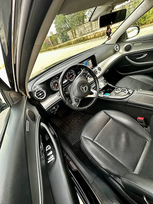 Mercedes-Benz E W213 E220d 150CP 9G-Tronic Limousine - imagine 8