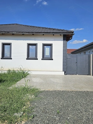 	Proprietar vând 1 2 duplex nou, 3 camere 2 băi, Mănăstirea Şag, "La doi paşi" 