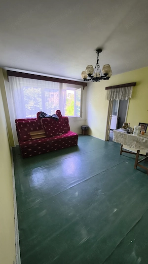 vând apartament zona Vest 