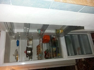 Vand frigider Sharp