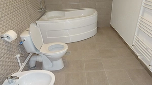 Inchiriez apartament in Vila in Deva, zona ultracentrala, curte comuna,  - imagine 11