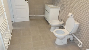Inchiriez apartament in Vila in Deva, zona ultracentrala, curte comuna,  - imagine 7