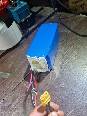 Acumulator litiu-ion 12.6v nou   navomodel sau masinuta electrica copii - imagine 2