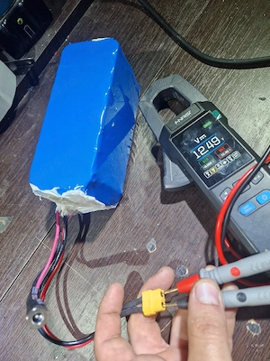 Acumulator litiu-ion 12.6v nou   navomodel sau masinuta electrica copii - imagine 3