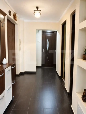 Apartament cu 3 camere de închiriat, zonă excelentă, aproape de școli și magazin - imagine 2