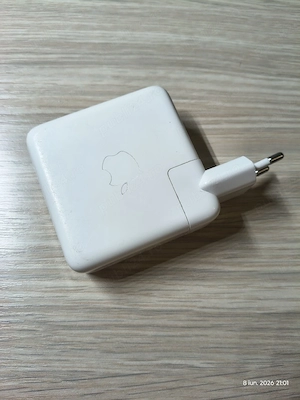 Încărcător Apple USB-C 61W - original, stare foarte bună