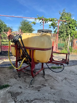 pompă erbicidat 400 litri   necesită pompa
