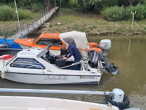 Vând barcă + motor + peridoc 