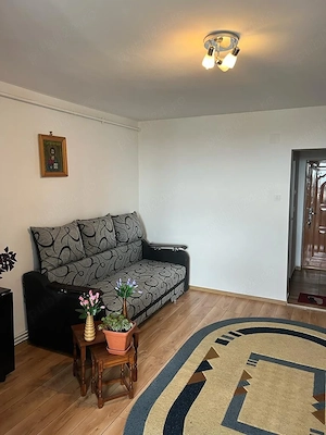 Închiriez garsoniera 