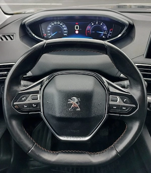 Cesionez autorizație taxi cu tot cu mașină