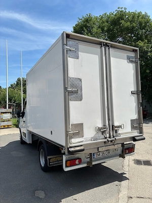 Inchiriez duba carosata cu frigorific 3,5t