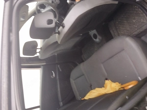 Vând Renault Clio Rip Curl 2008 - imagine 2