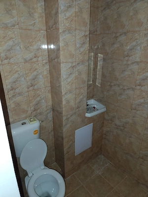 Se anchiriaza spatiu comercial