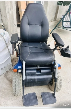 Carucior electric pentru persoanele cu handicap fizic