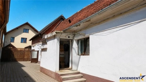 Casa cu 4 camere, garaj, pivnita boltita si potential, Brasov - imagine 3