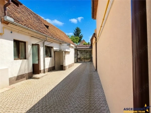 Casa cu 4 camere, garaj, pivnita boltita si potential, Brasov - imagine 2