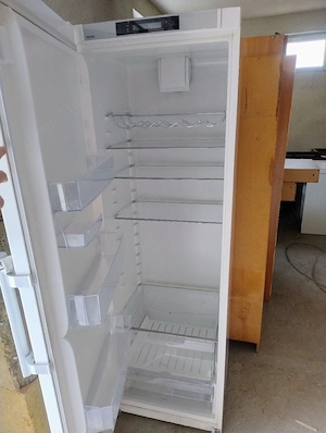 Frigider Electrolux.
