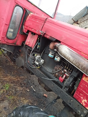 Vând sau schimb cu vaci sau vitei tractor U650  - imagine 3