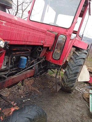 Vând sau schimb cu vaci sau vitei tractor U650  - imagine 4