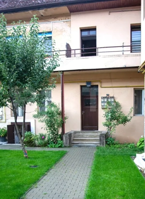 Apartament 3 camere 2 bai -in vila - 80mp  -pivnita si  parcare Central  - imagine 7
