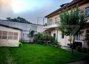 Apartament 3 camere 2 bai -in vila - 80mp  -pivnita si  parcare Central  - imagine 6